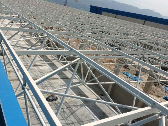 Sakarya Ada Zirve Metal tarafından yapılan çelik çatı taşıyıcı sistem detay görünümü